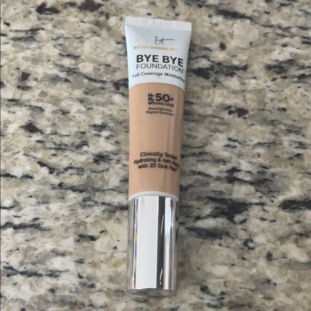 It Cosmetics Bye Bye Foundation Light